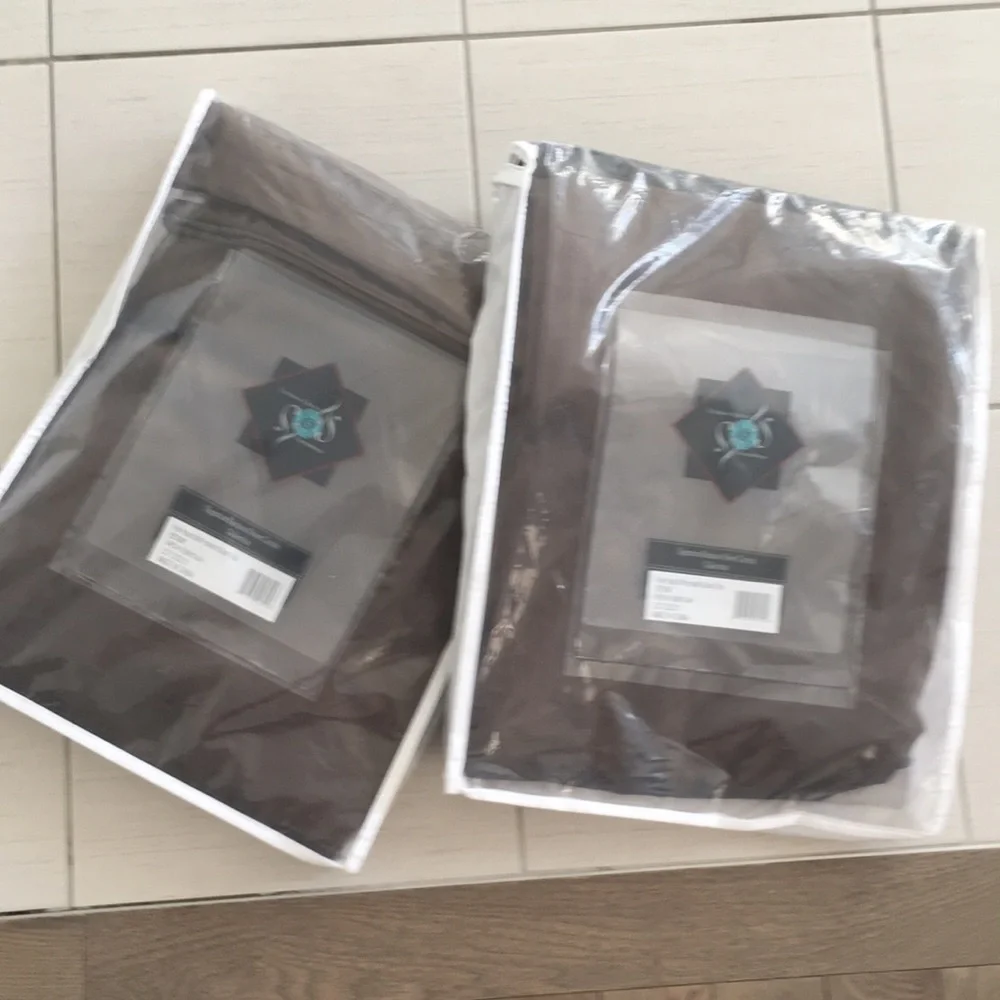 LUXURIOUS BROWN VELVET BLACKOUT CURTAINS ALERT! 🛋️ - 2 Panels, 50" x 84" - Picture 9 of 13